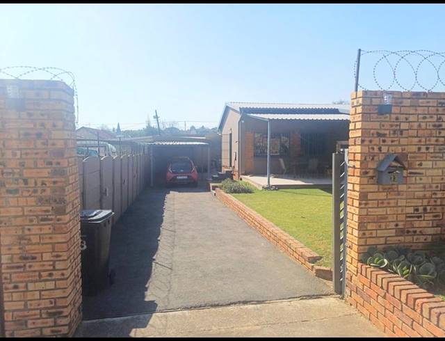 3 BEDROOM HOUSE FOR SALE IN KLOPPERPARK